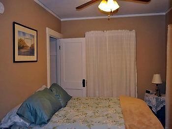Lazy T Ranch Guest House Manhattan Esterno foto