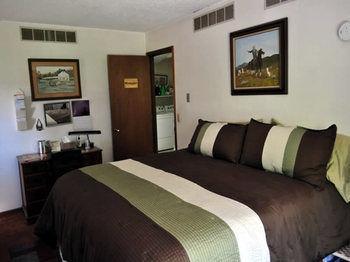 Lazy T Ranch Guest House Manhattan Esterno foto